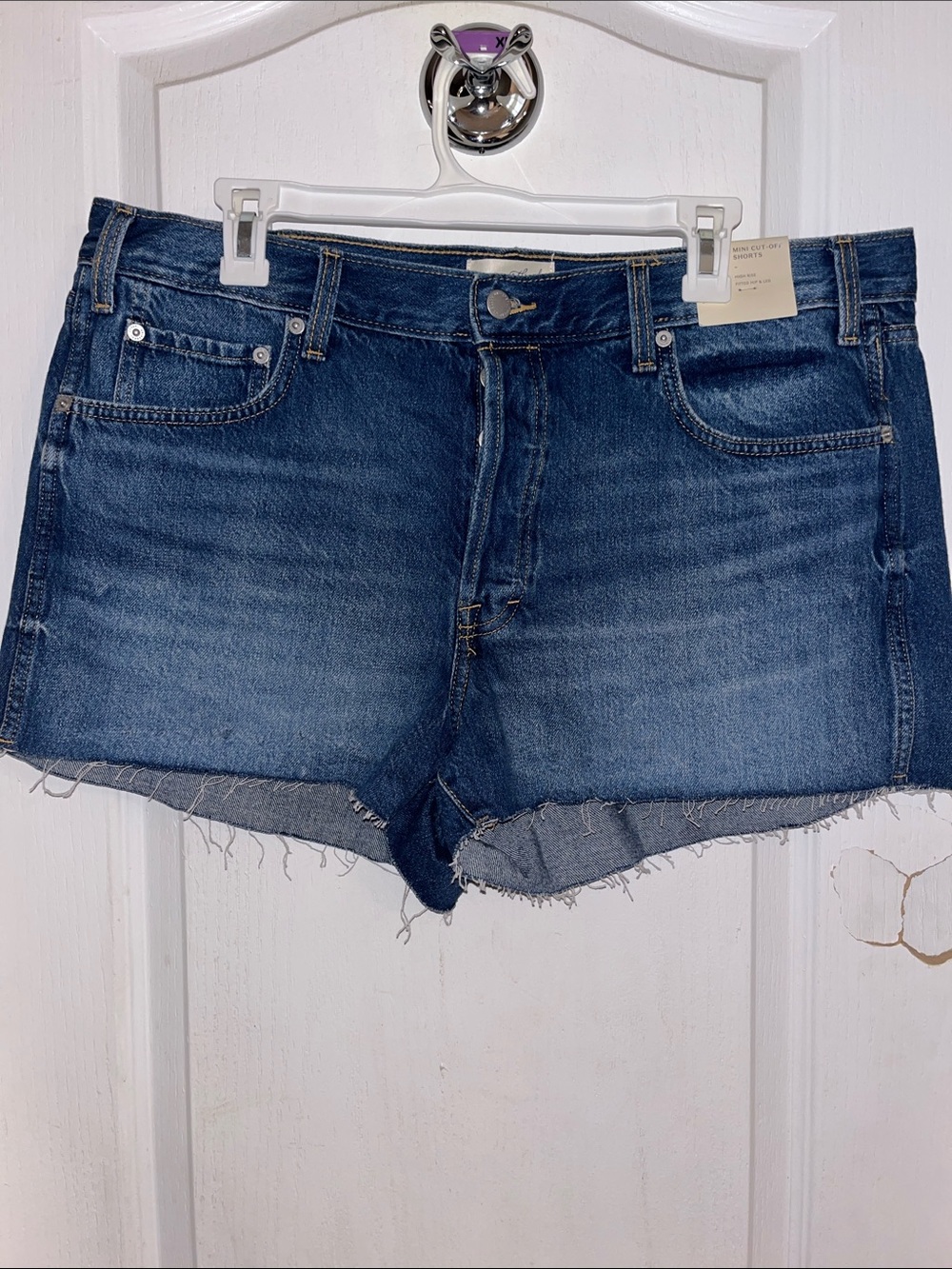 NWT Universal Thread mini cut-off shorts, high rise fitted hip & leg, size 16